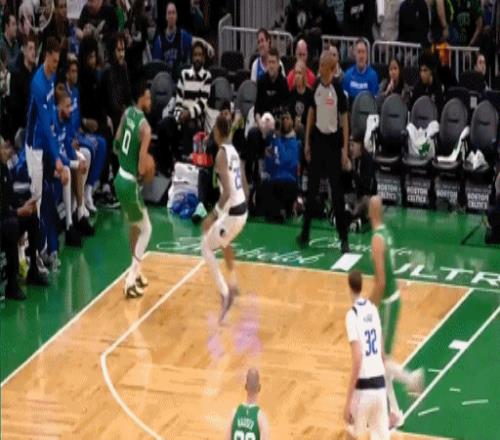 皇马队欧冠,赛程双胜,大胜萨尔茨,爱游戏app,爱游戏官网,爱游戏体育官网,爱游戏体育app