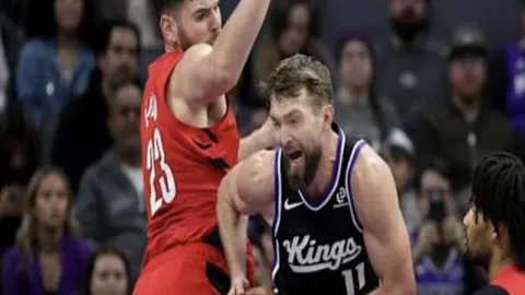 掘金逆转活塞结束8连胜，约基奇大三双贡献23+17+15，穆雷得分31分